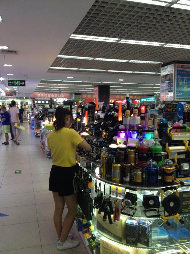 深圳實拍:華強北電子市場依然火爆