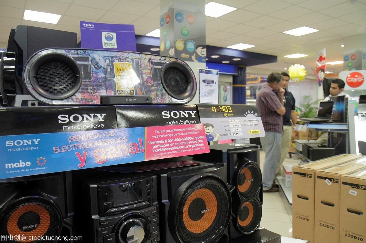 尼加拉瓜馬那瓜metrocentro,購物,中心中心購物中心商業(yè)庫拉索島零售,連鎖商店顯示,家用電子產(chǎn)品,索尼,音響,演講者品牌標(biāo)志營銷,西班牙語西班牙人男人店員顧客出售
