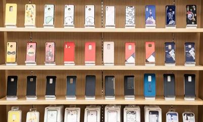 華為體驗(yàn)店鋪設(shè)無(wú)限防盜器 店員無(wú)銷售業(yè)績(jī)壓力