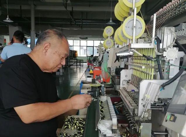 四川省電子學(xué)會(huì)專家一行赴綿陽經(jīng)開區(qū)積家工業(yè)園電子廠調(diào)研