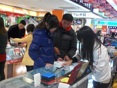 寒假數(shù)碼消費(fèi)熱潮 合肥“學(xué)生一族”追捧時(shí)尚電子產(chǎn)品，傳統(tǒng)文具市場煥新機(jī)